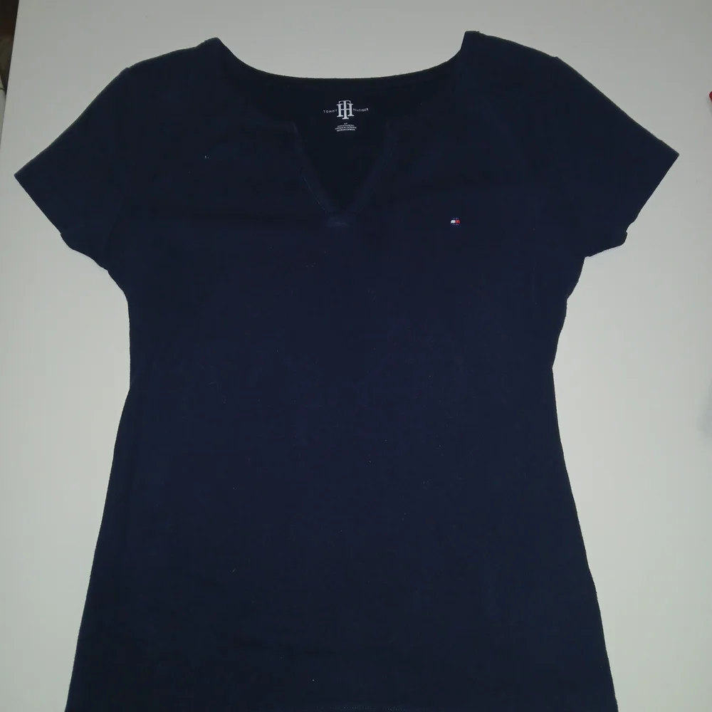 Tommy Hilfiger Women's Navy Short Sleeve Tee - Picture 1 of 3
